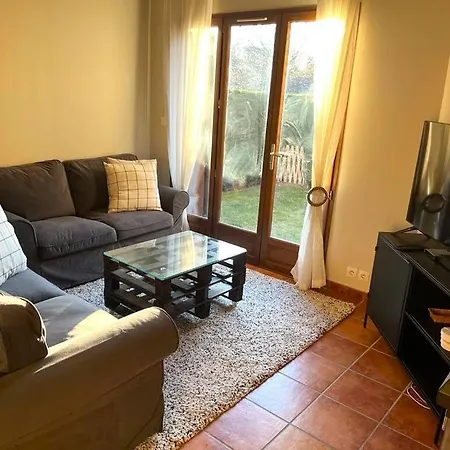Con Jardin Y Wifi En بيت للعطل